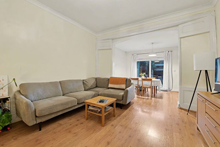 2 Bedroom Flat To Rent In Victoria Road, London, N4