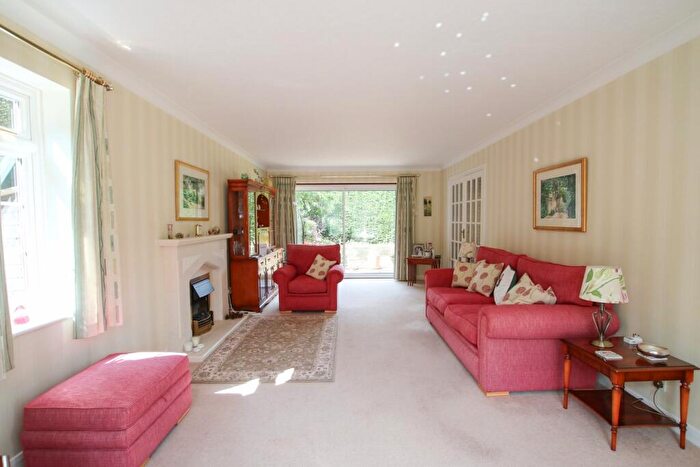 4 Bedroom Detached House For Sale In Martins Drive, Wokingham, RG41