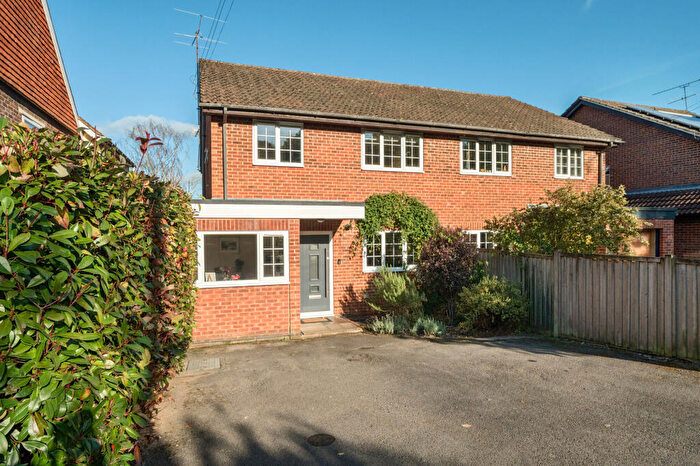 4 Bedroom Semi-Detached House For Sale In The Mount, Haslemere, GU27