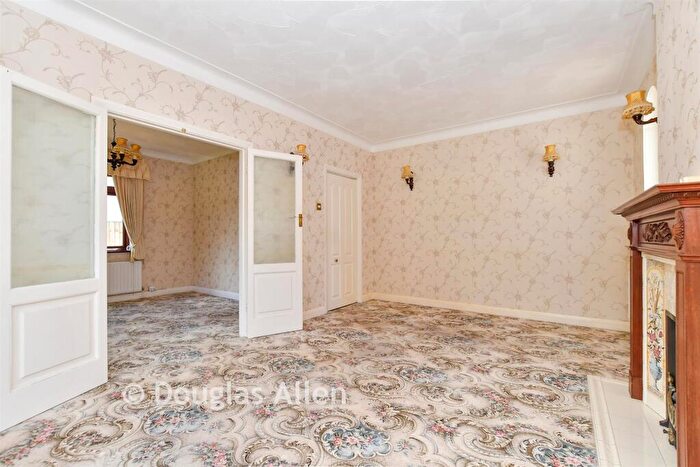 2 Bedroom Detached Bungalow For Sale In Lake Rise, Romford, Essex, RM1