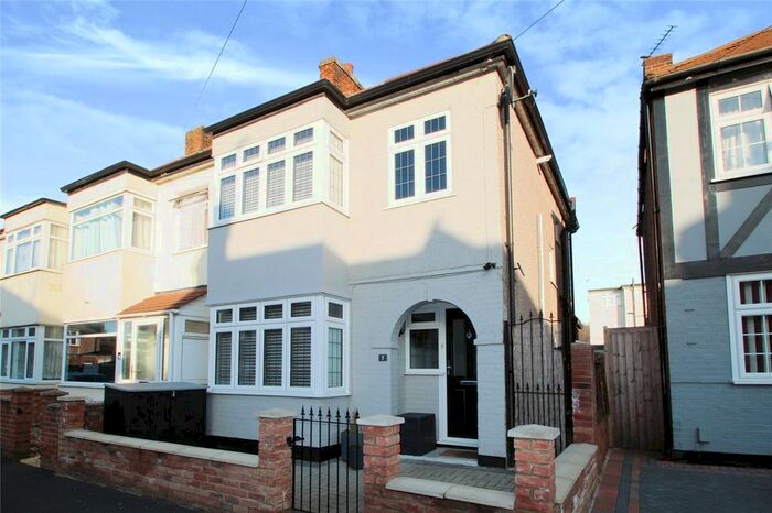 3 Bedroom End Of Terrace House To Rent In Kensington Road, Romford, RM7