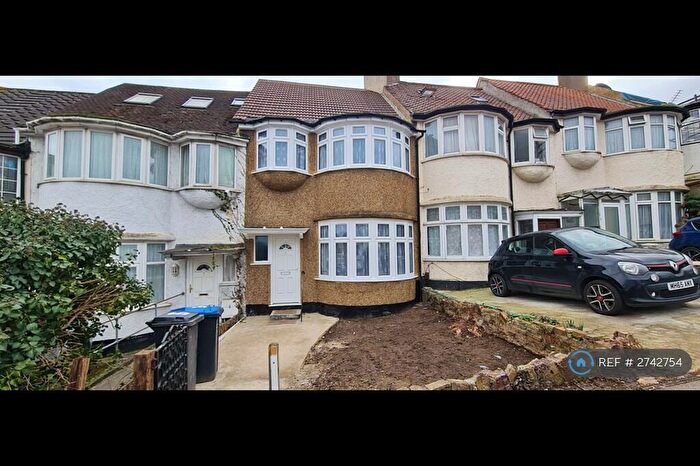 5 Bedroom Terraced House To Rent In Wakemans Hill Avenue, London, NW9