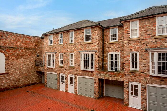 3 Bedroom Town House To Rent In Buckingham Court, York, YO1