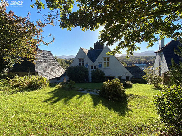 4 Bedroom Detached House For Sale In Ffriddoedd Road, Bangor, Gwynedd, LL57