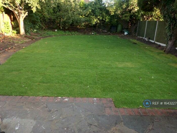 3 Bedroom Bungalow To Rent In Merrivale Avenue, Redbridge, IG4