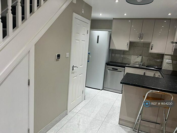 1 Bedroom Flat To Rent In Slough, Slough, SL3