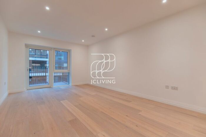 2 Bedroom Flat To Rent In Lockgate Rd, London Gb, London, SW6