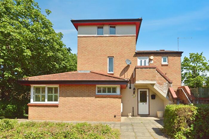 2 Bedroom Maisonette For Sale In Capian Walk, Two Mile Ash, Milton Keynes, MK8