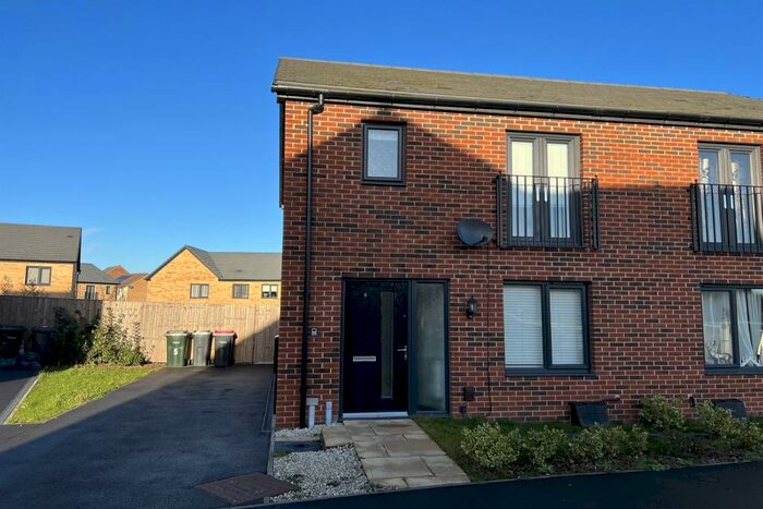 3 Bedroom Semi-Detached House To Rent In Bedroom Semi Detached House In Howden Avenue, S60