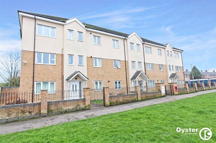 2 Bedroom Flat To Rent In York Way, Watford, WD25
