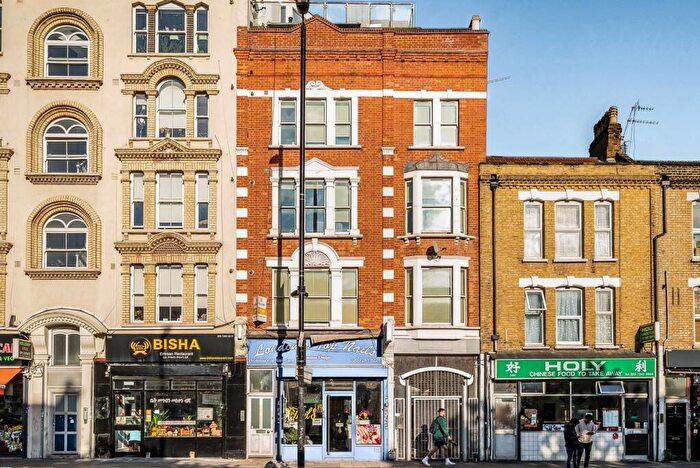 2 Bedroom Flat To Rent In Empire Square, Holloway, London, N7