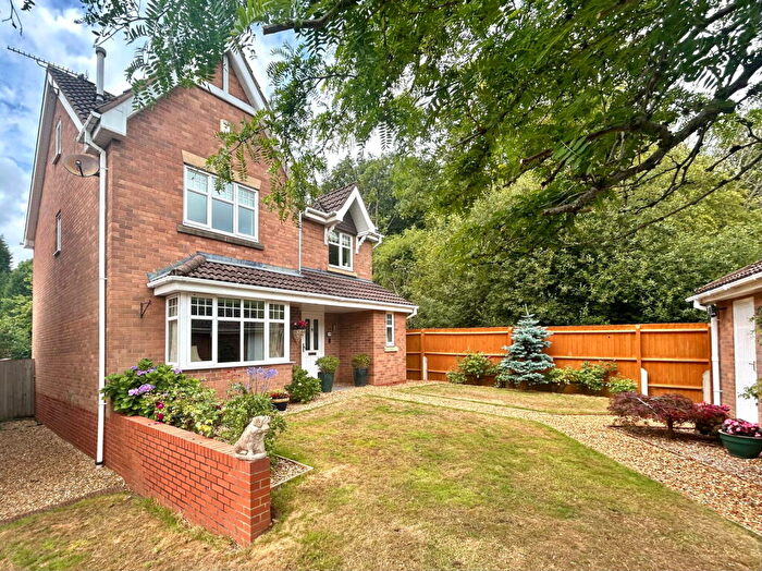 6 Bedroom Detached House For Sale In Fieldstone View, Lower Gornal, DY3