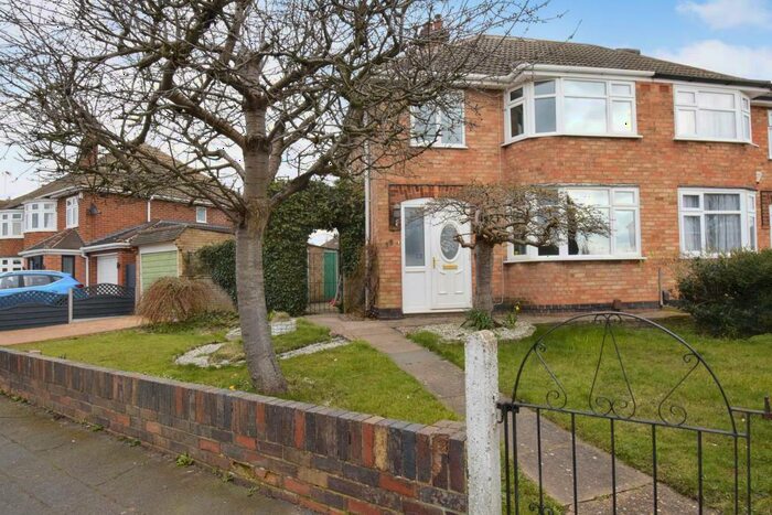3 Bedroom House To Rent In Willow Park Drive, Wigston, LE18