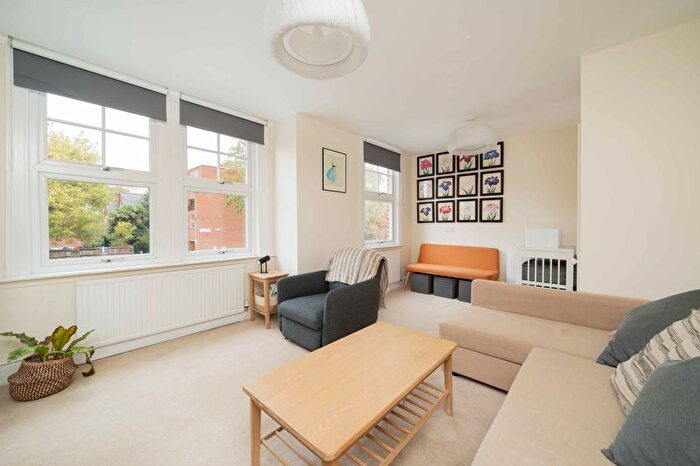 4 Bedroom Maisonette For Sale In Hartswood Road, London, W12