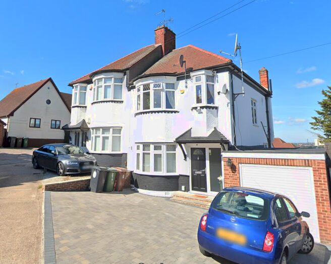3 Bedroom End Of Terrace House To Rent In Mayhew Close, London, E4