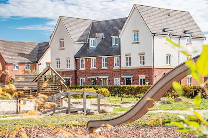 3 Bedroom Terraced House For Sale In Greenside Close, Wixams, MK42