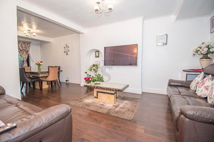 3 Bedroom Semi-Detached House For Sale In Tiverton Avenue, Belgrave, LE4