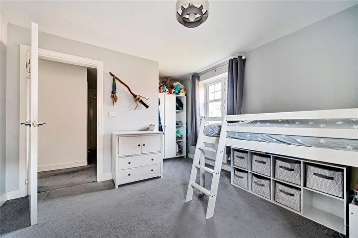 2 Bedroom Flat For Sale In Flat, Lee Court, Skinner Drive, Wokingham, RG41