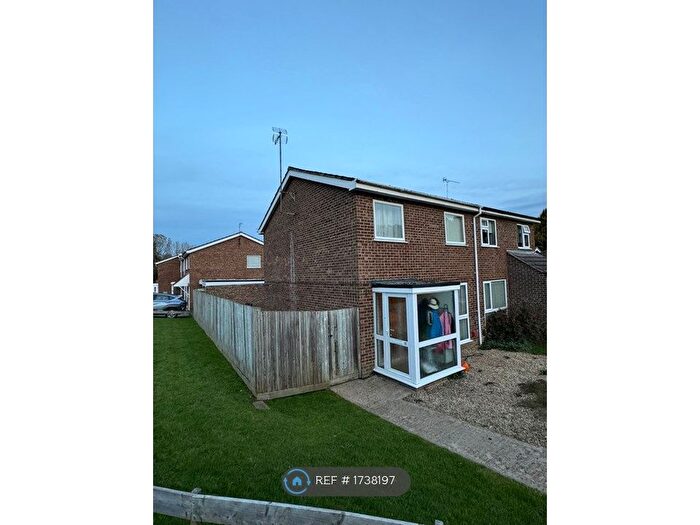 3 Bedroom Semi-Detached House To Rent In High Acres, Banbury, OX16