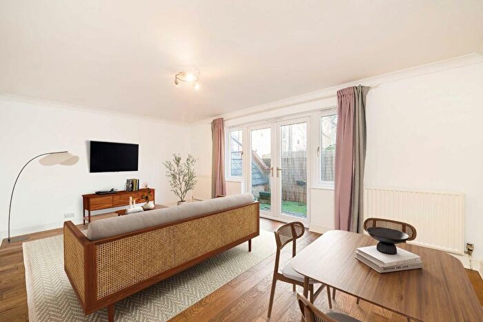 2 Bedroom Flat To Rent In Trinity Road, Wimbledon, SW19