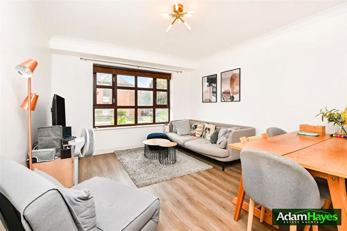 2 Bedroom Flat For Sale In Woodside Lane, Woodside Park, N12