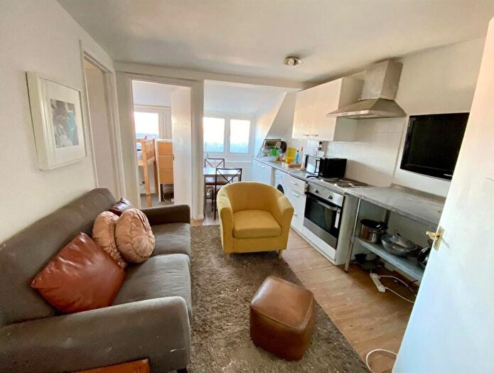 2 Bedroom Flat To Rent In New Cross Road, SE14