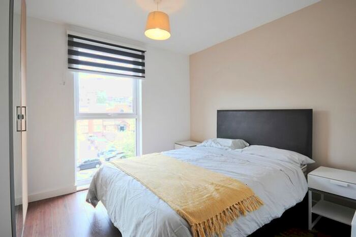 2 Bedroom Flat To Rent In Sillavan Way, Salford, M3