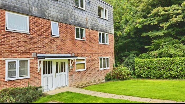 2 Bedroom Flat To Rent In Charminster Close, Swindon, SN3