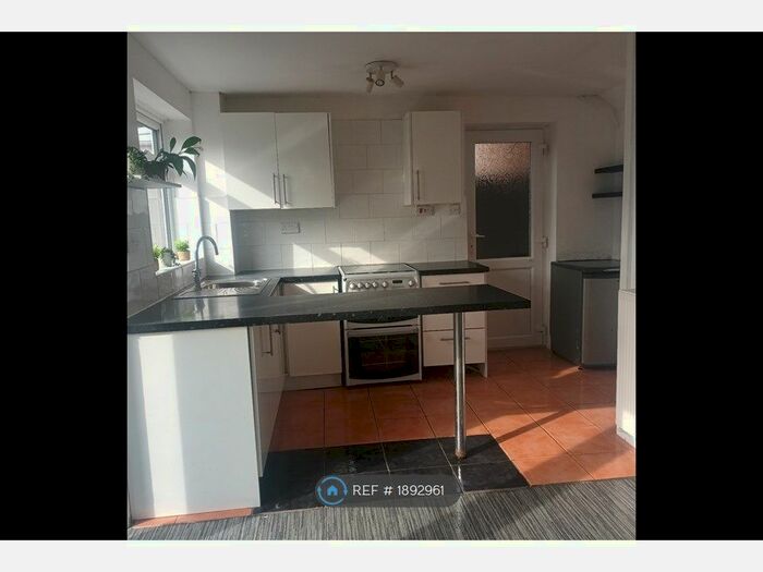 3 Bedroom Semi-Detached House To Rent In Hardy Close, Rugby, CV22