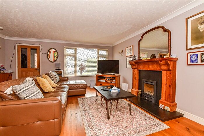 4 Bedroom Detached House For Sale In Knaves Acre, Headcorn, Ashford, Kent, TN27