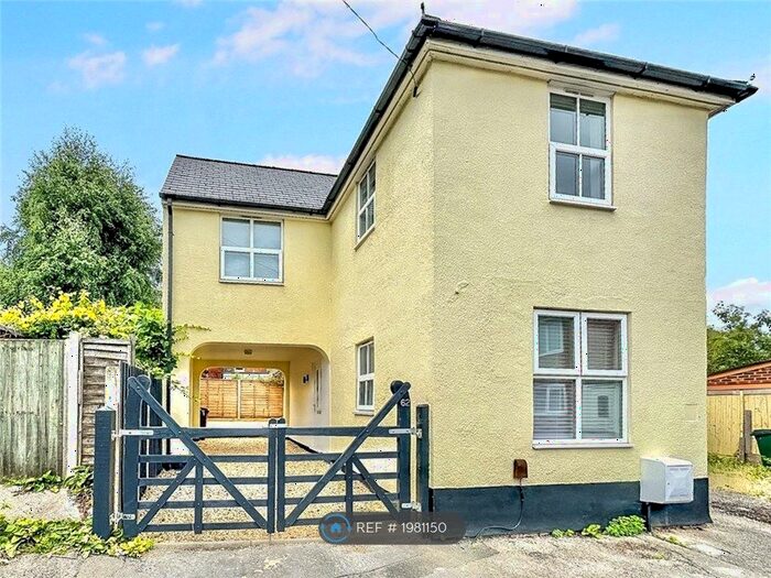 3 Bedroom Detached House To Rent In Westbourne Terrace, Reading, RG30