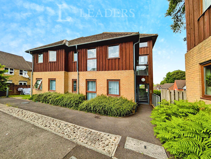 2 Bedroom Apartment To Rent In Oakwood Court, Crawley, RH11