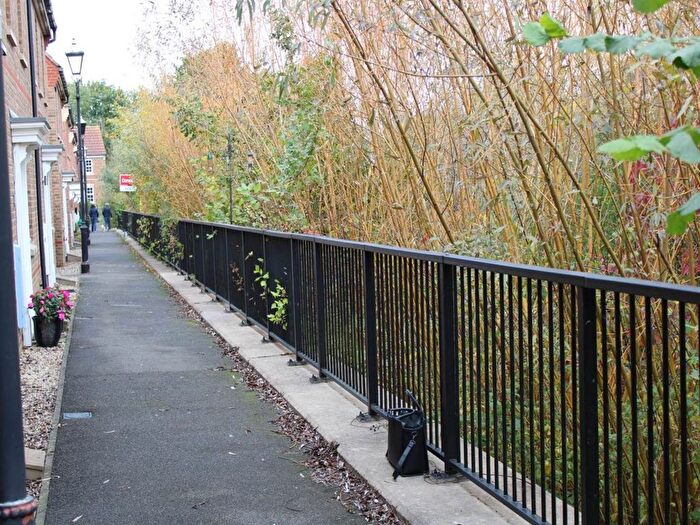 2 Bedroom Property To Rent In Lowndes Path, Aylesbury, HP19