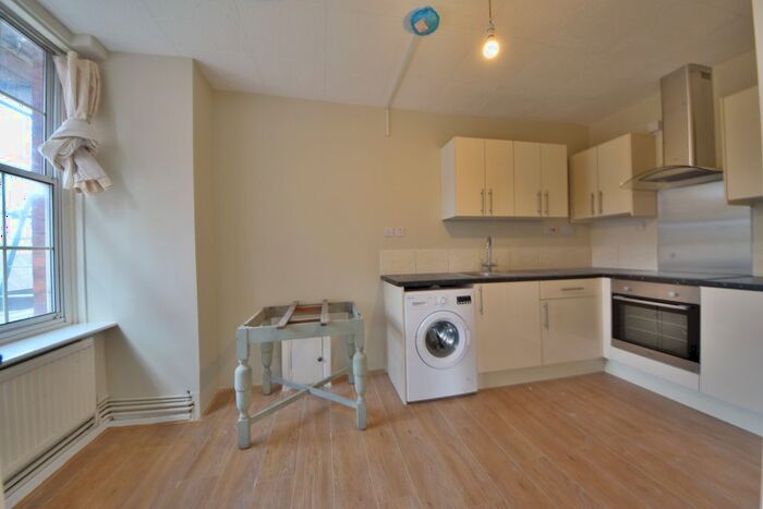 3 Bedroom Flat To Rent In Caledonian Road, London, N7