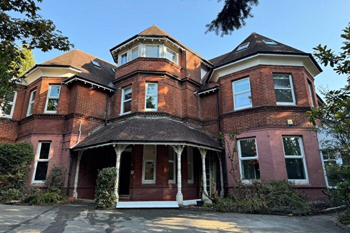 5 Bedroom Flat To Rent In Bedroom First Floor Flat In Meyrick Park, BH3