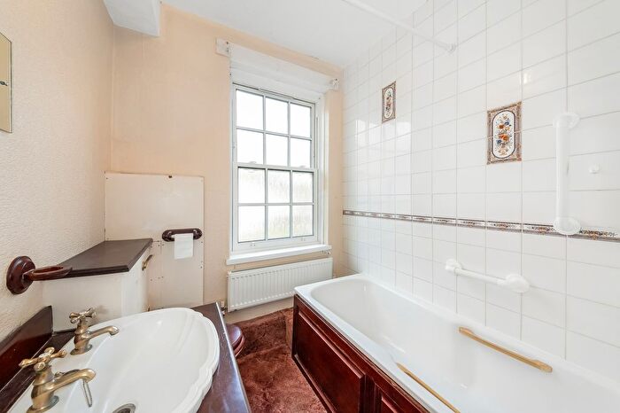 2 Bedroom Flat For Sale In Greenbay Road, London, SE7