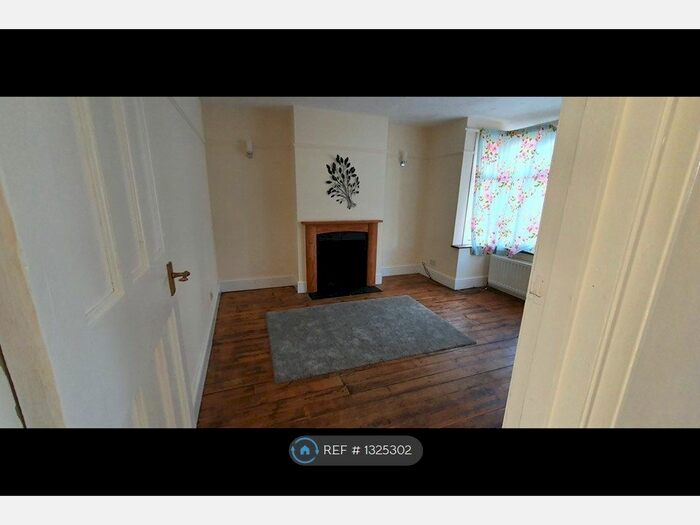 3 Bedroom Detached House To Rent In Brooklands Road, Bletchley, Milton Keynes MK2