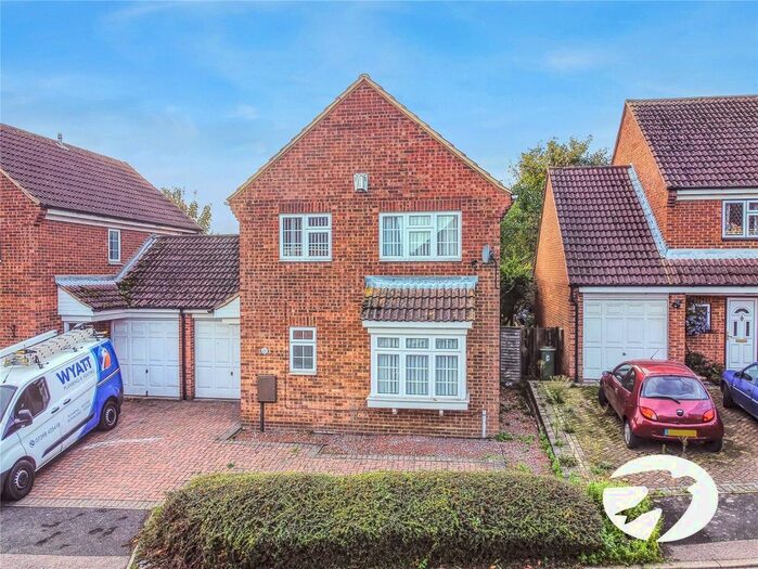 4 Bedroom Detached House To Rent In Dawson Drive, Hextable, Swanley, Kent, BR8