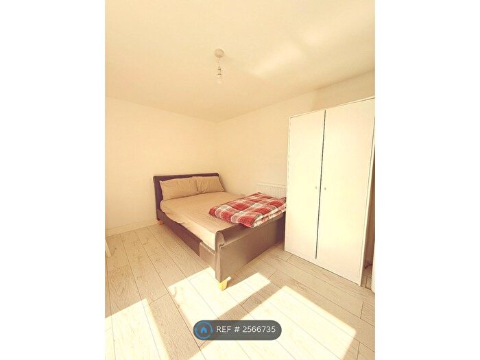 Studio To Rent In London, London, HA2