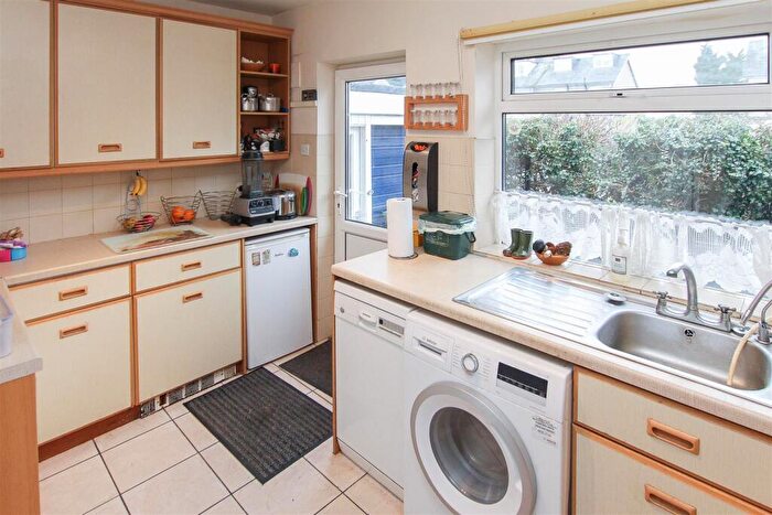 3 Bedroom Semi-Detached House For Sale In Walker Avenue, Fyfield, Ongar, CM5