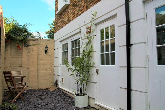 2 Bedroom Property To Rent In Canbury Park Road, Kingston Upon Thames, KT2