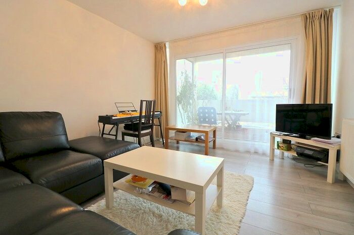 3 Bedroom Flat To Rent In Bloomsbury Close, Ealing, London. W5