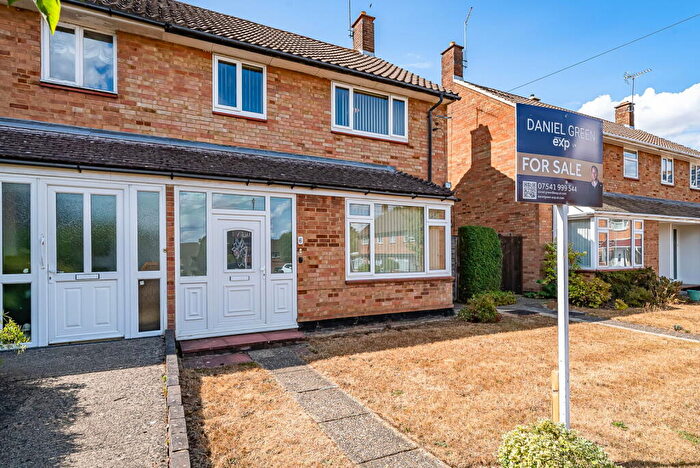 3 Bedroom Semi-Detached House For Sale In Winding Shot, Hemel Hempstead, HP1