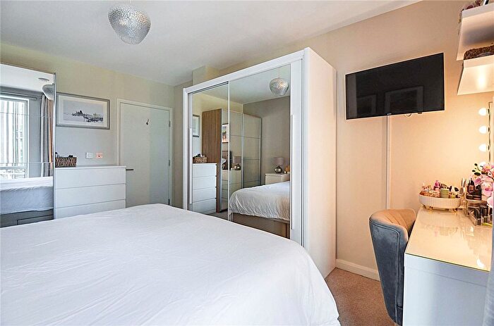 1 Bedroom Flat For Sale In Chandlers Avenue, Greenwich, London, SE10