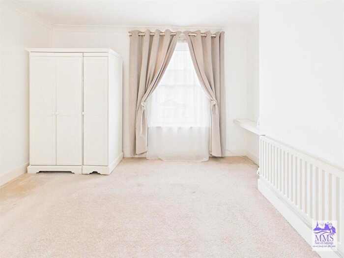 3 Bedroom Terraced House For Sale In Bingham Road, Frindsbury, ME2