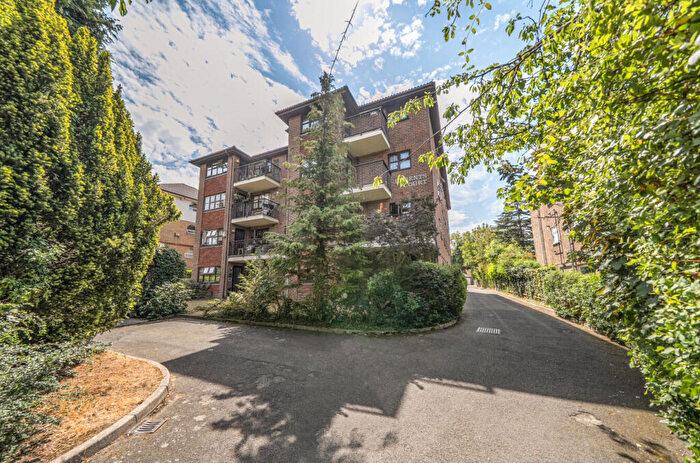 2 Bedroom Apartment For Sale In Albemarle Road, Beckenham, BR3