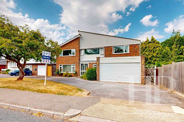 4 Bedroom Detached House For Sale In Chanctonbury Way, Crawley, RH11