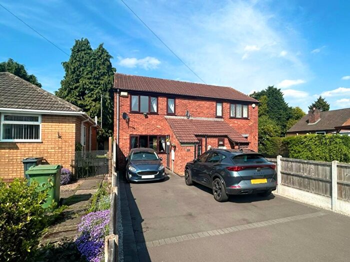 3 Bedroom Semi-Detached House For Sale In Sedgley Road, Woodsetton, DY1
