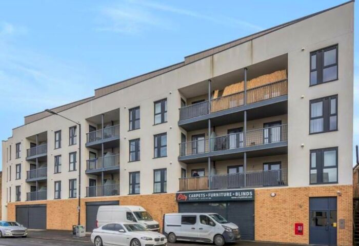 2 Bedroom Apartment To Rent In Stoke Road, Slough, SL2