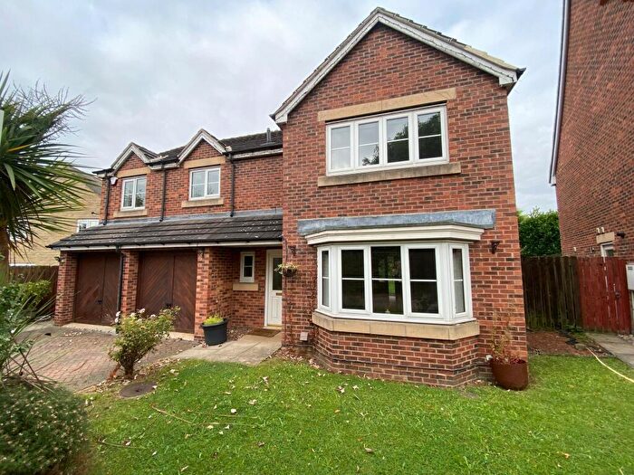 4 Bedroom Detached House To Rent In Stone Croft Court, Oulton, Leeds, LS26